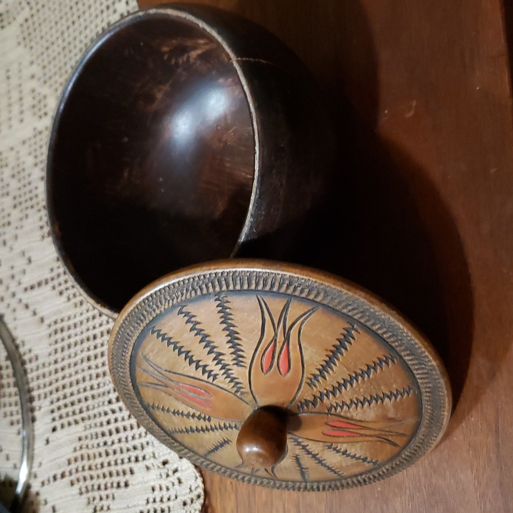 SOLD - Hand turned myrtlewood lidded bowl - Picture 1 of 8